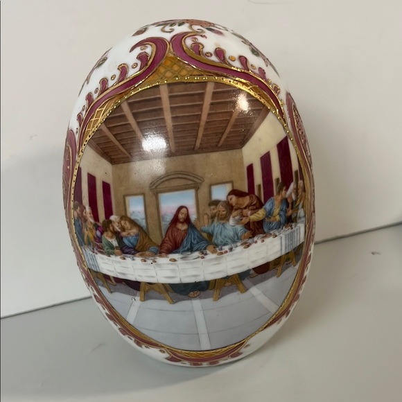 Decorative Ceramic Egg with Last Supper Design - Picture 12 of 13